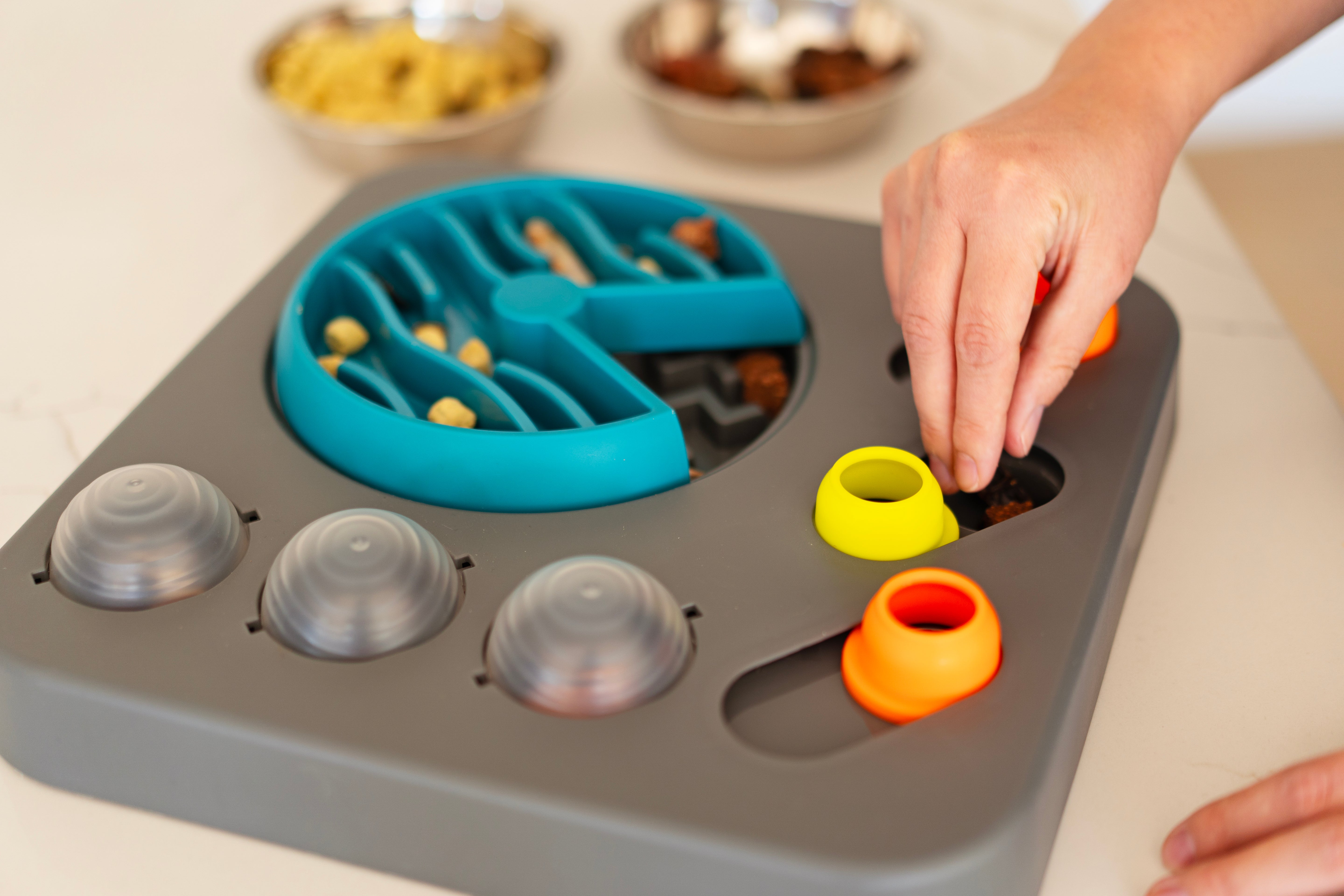 Messy Mutts Flip'n Slide Puzzler, Medium, 12.5" x 12.5", Grey