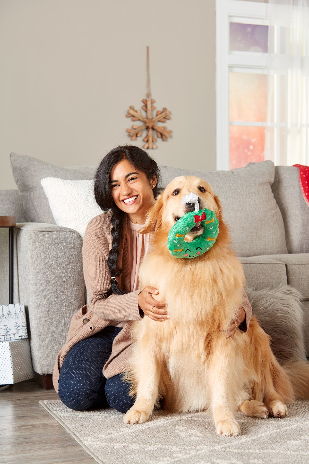 Pearhead Howliday Wreath Dog Toy