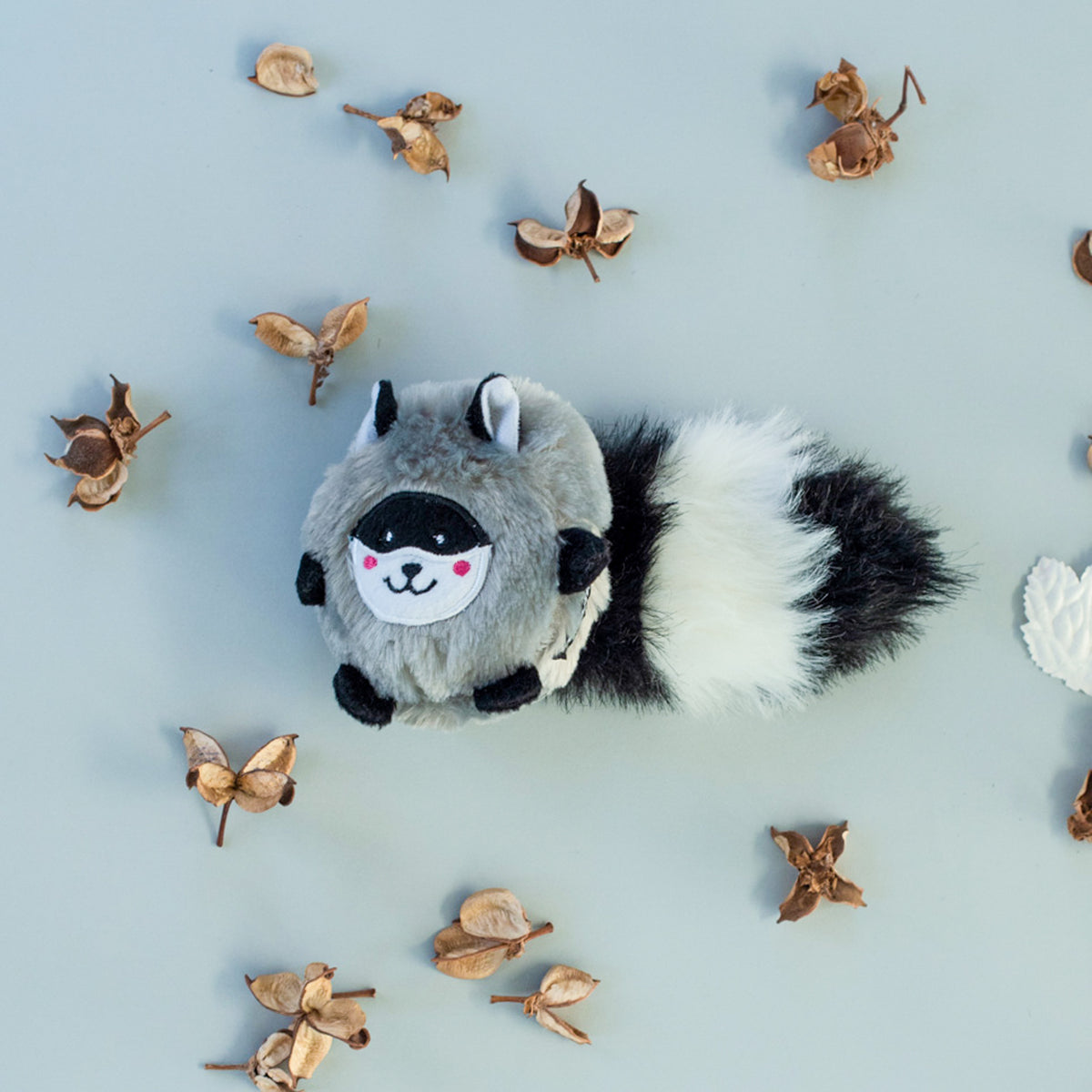 ZippyPaws Bushy Throw - Raccoon